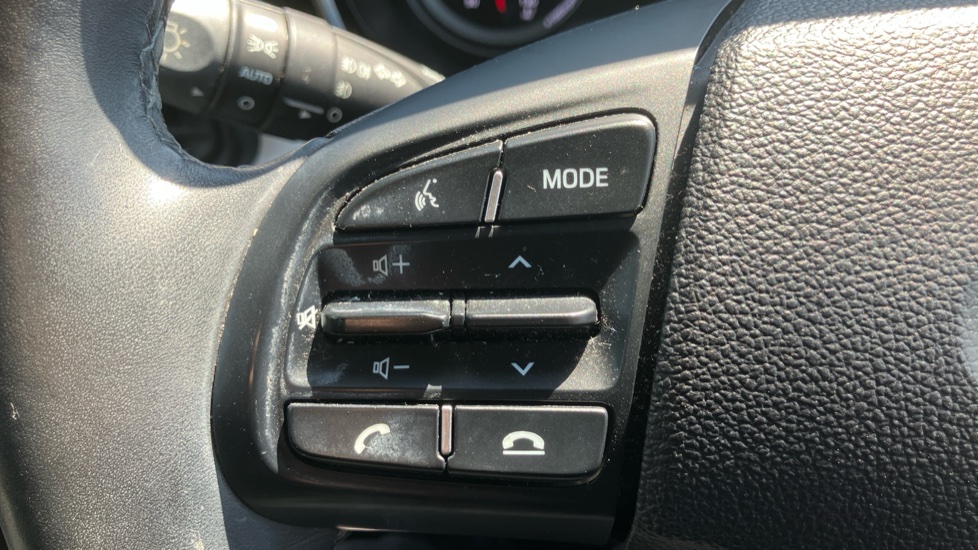 Hyundai i10 1.0 MPi Premium 5dr Petrol Hatchback - Image 22