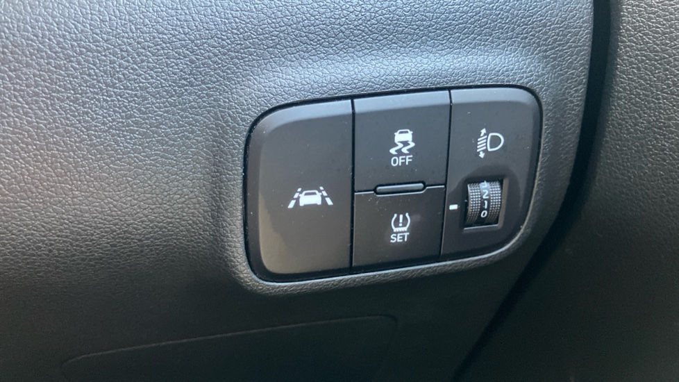 Hyundai i10 1.0 MPi Premium 5dr Petrol Hatchback - Image 25