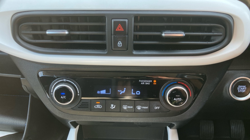 Hyundai i10 1.0 MPi Premium 5dr Petrol Hatchback - Image 27