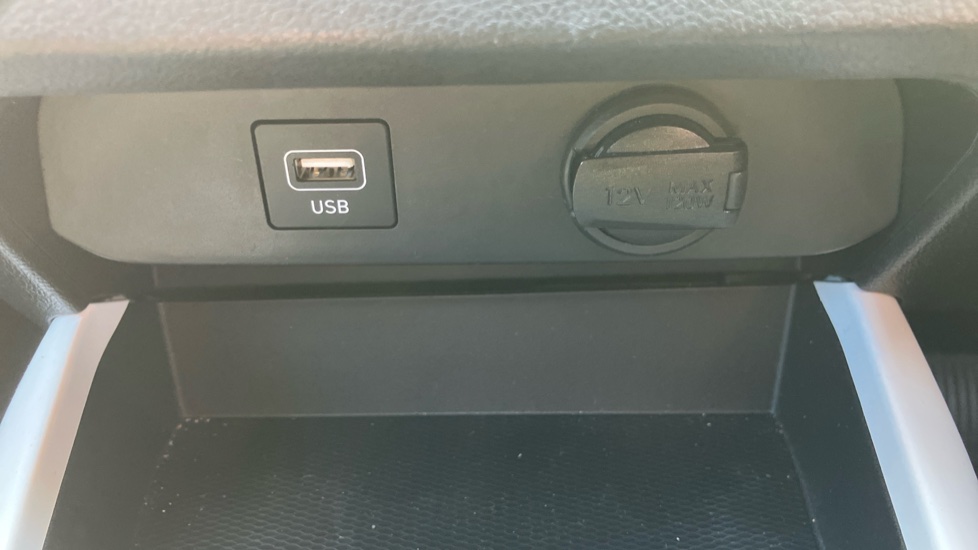 Hyundai i10 1.0 MPi Premium 5dr Petrol Hatchback - Image 28