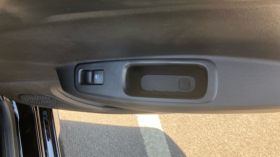 Hyundai i10 1.0 MPi Premium 5dr Petrol Hatchback - Image 37