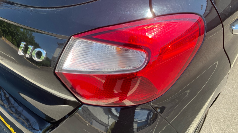 Hyundai i10 1.0 MPi Premium 5dr Petrol Hatchback - Image 45