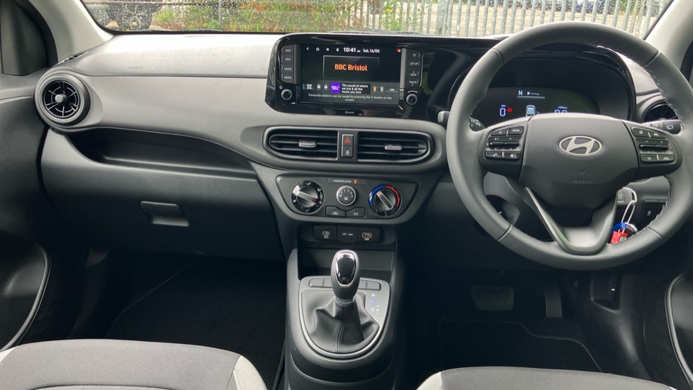 Hyundai i10 1.0 [63] Advance 5dr Auto [Nav] Petrol Hatchback - Image 10