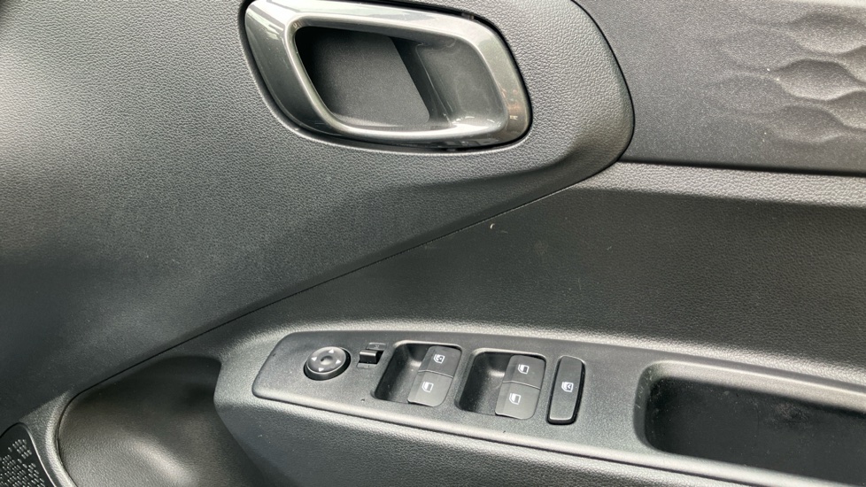Hyundai i10 1.0 [63] Advance 5dr Auto [Nav] Petrol Hatchback - Image 22