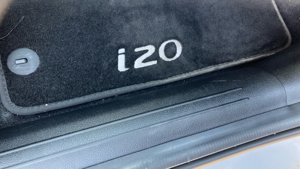 Hyundai i20 1.0T GDi 90 Black Line 5dr Petrol Hatchback - Image 37