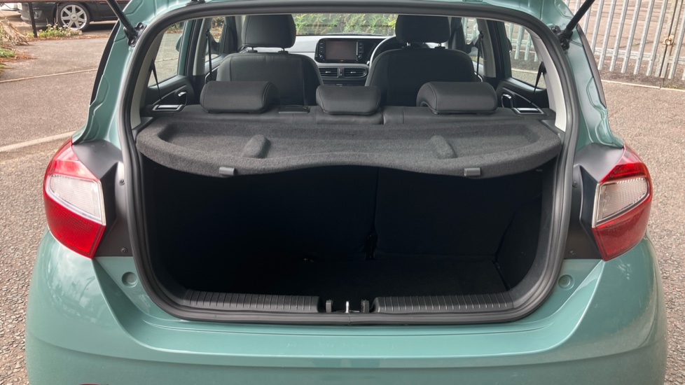 Hyundai i10 1.2 MPi SE Connect 5dr Petrol Hatchback - Image 4