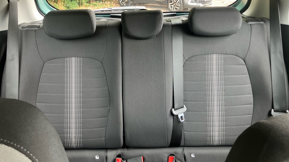 Hyundai i10 1.2 MPi SE Connect 5dr Petrol Hatchback - Image 15