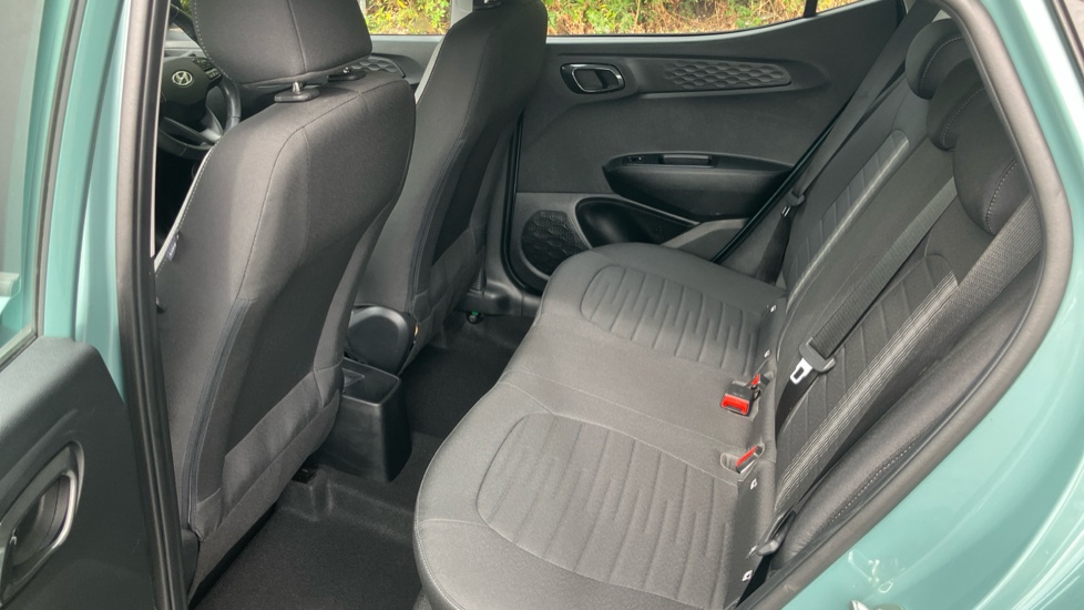 Hyundai i10 1.2 MPi SE Connect 5dr Petrol Hatchback - Image 16