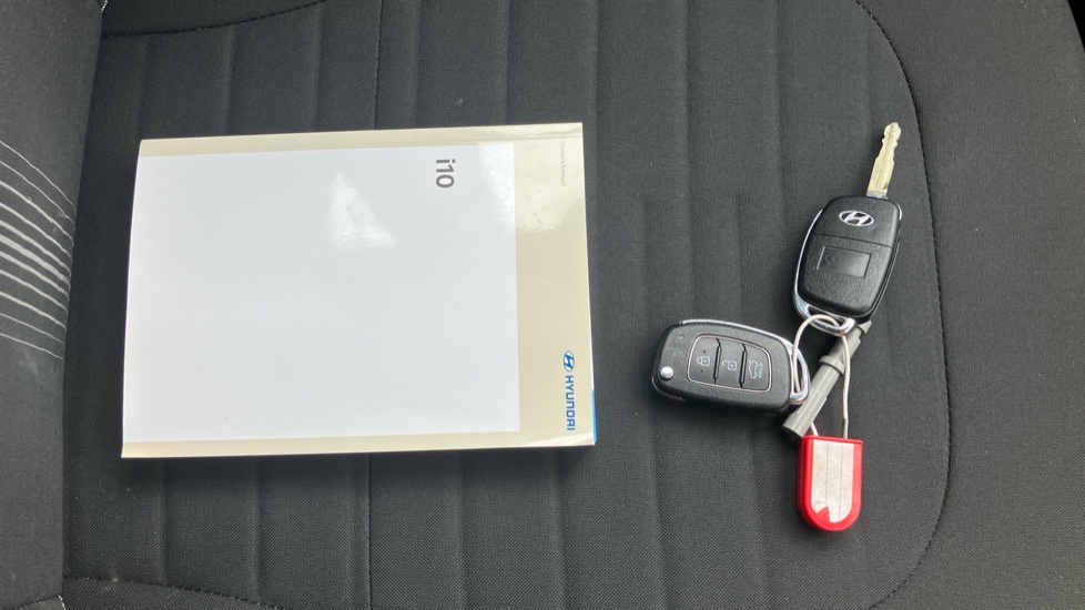 Hyundai i10 1.2 MPi SE Connect 5dr Petrol Hatchback - Image 19