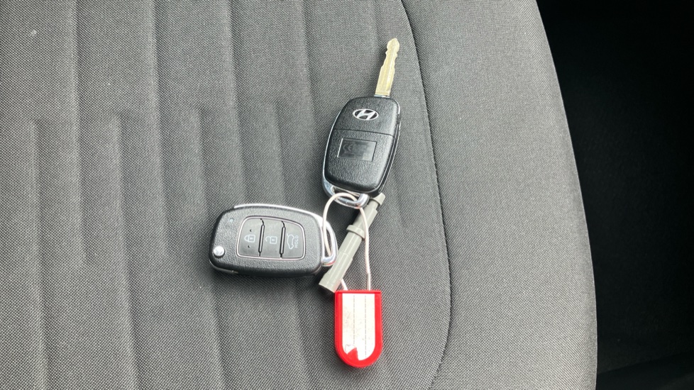Hyundai i10 1.2 MPi SE Connect 5dr Petrol Hatchback - Image 20