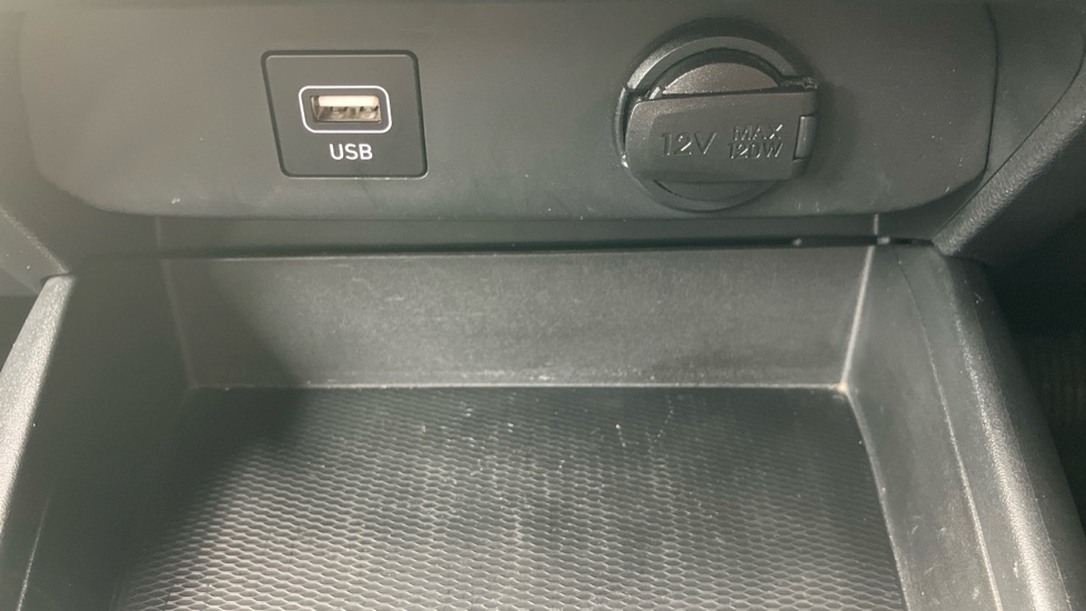 Hyundai i10 1.2 MPi SE Connect 5dr Petrol Hatchback - Image 28