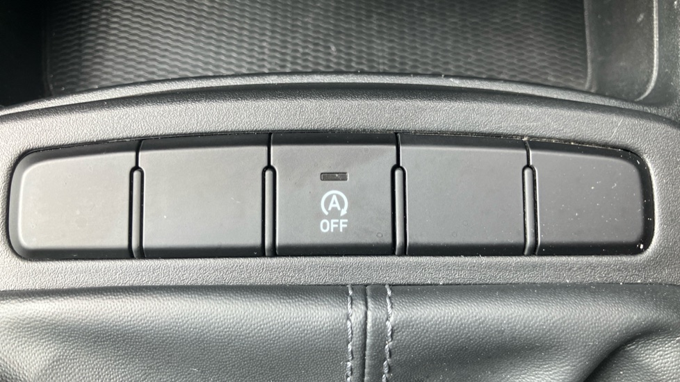 Hyundai i10 1.2 MPi SE Connect 5dr Petrol Hatchback - Image 29