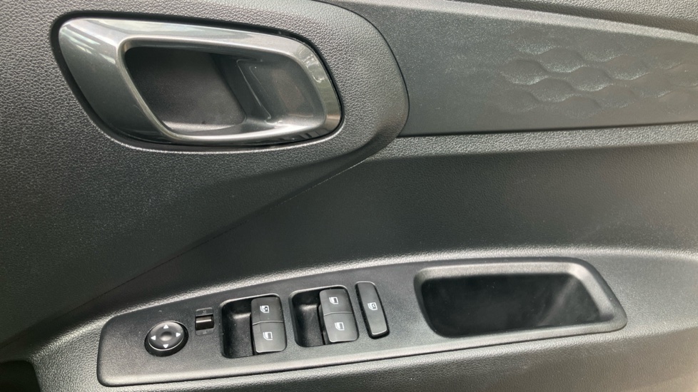 Hyundai i10 1.2 MPi SE Connect 5dr Petrol Hatchback - Image 35