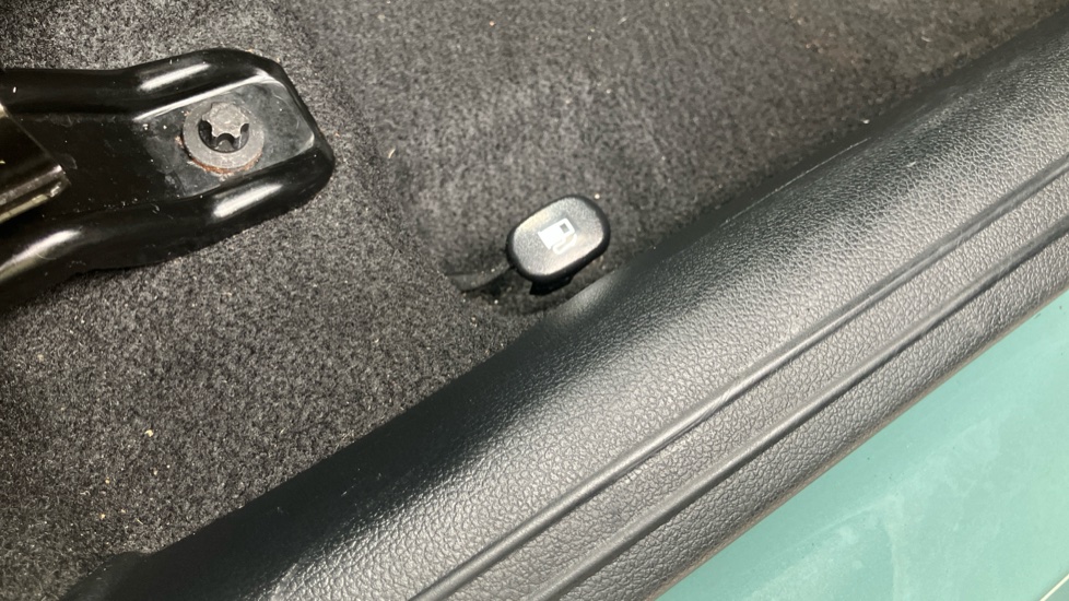 Hyundai i10 1.2 MPi SE Connect 5dr Petrol Hatchback - Image 38