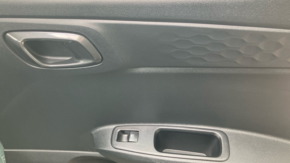 Hyundai i10 1.2 MPi SE Connect 5dr Petrol Hatchback - Image 39