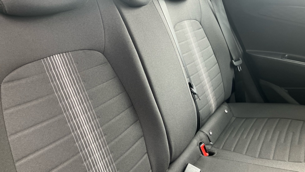 Hyundai i10 1.2 MPi SE Connect 5dr Petrol Hatchback - Image 41