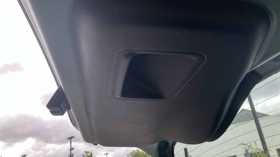 Hyundai i10 1.2 MPi SE Connect 5dr Petrol Hatchback - Image 43