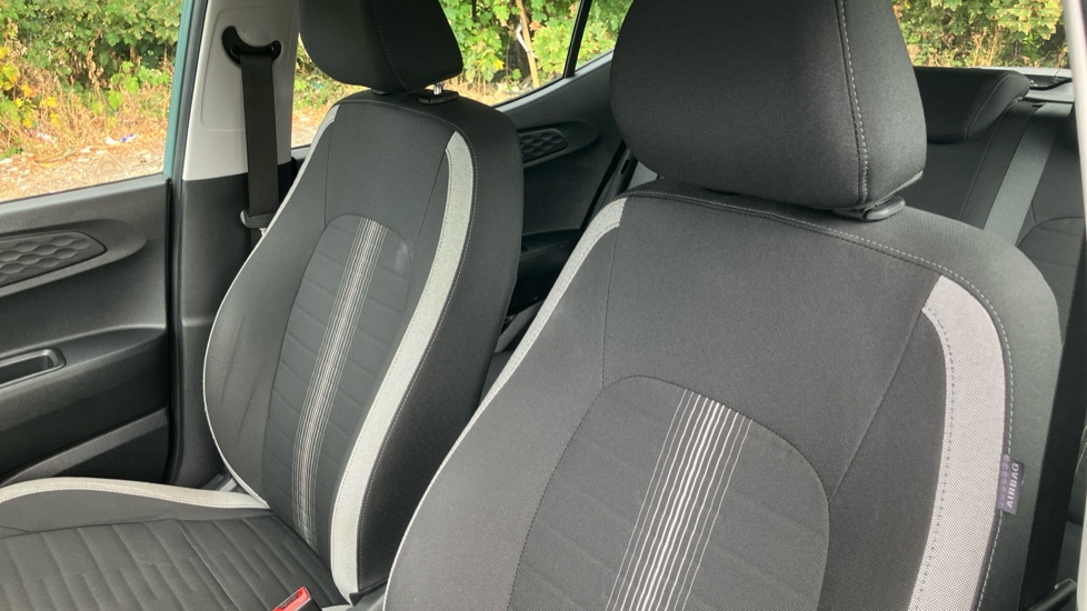 Hyundai i10 1.2 MPi SE Connect 5dr Petrol Hatchback - Image 44