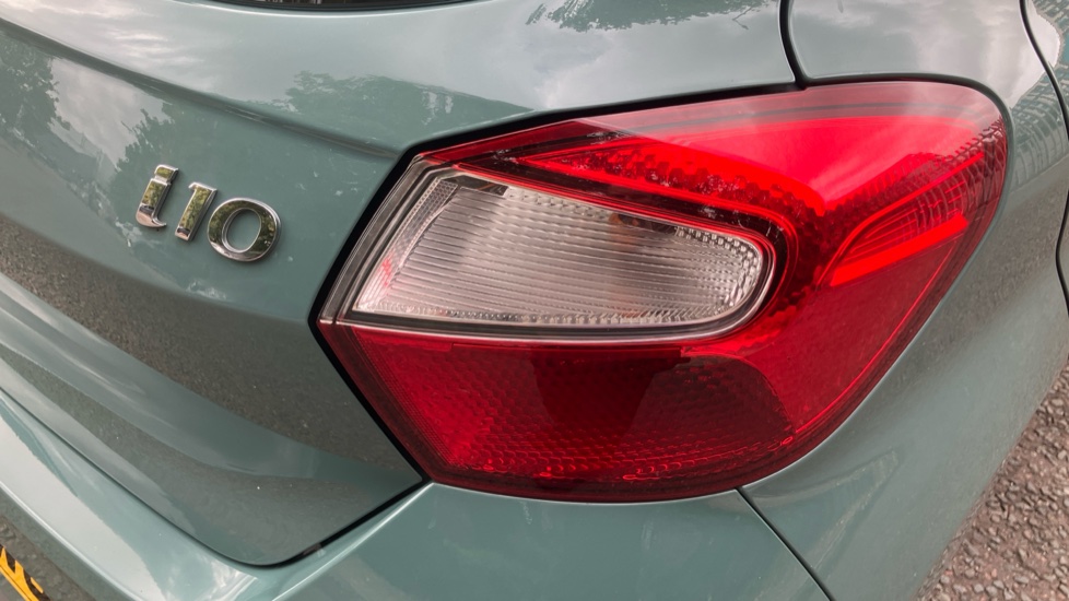 Hyundai i10 1.2 MPi SE Connect 5dr Petrol Hatchback - Image 50