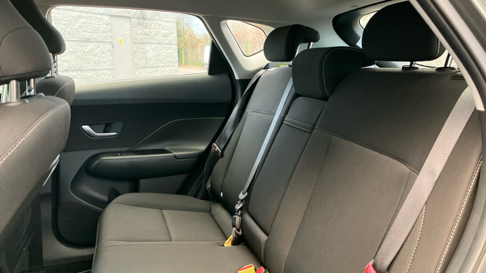 Hyundai KONA 1.6T 138 Advance 5dr DCT Petrol Hatchback - Image 16