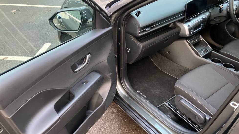 Hyundai KONA 1.6T 138 Advance 5dr DCT Petrol Hatchback - Image 34