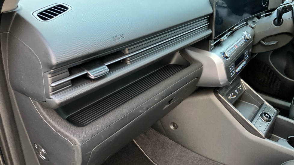 Hyundai KONA 1.6T 138 Advance 5dr DCT Petrol Hatchback - Image 35