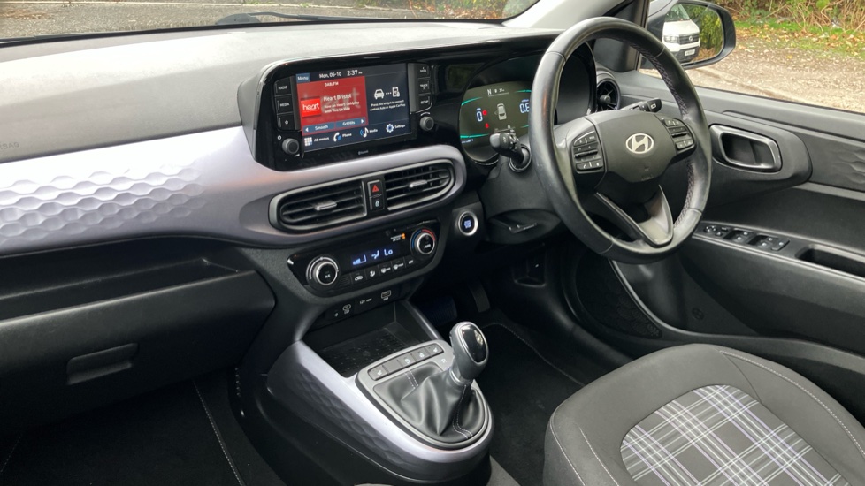Hyundai i10 1.2 MPi Premium 5dr Auto Petrol Hatchback - Image 9