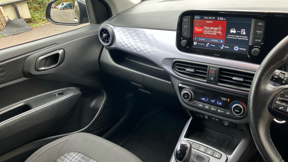 Hyundai i10 1.2 MPi Premium 5dr Auto Petrol Hatchback - Image 14