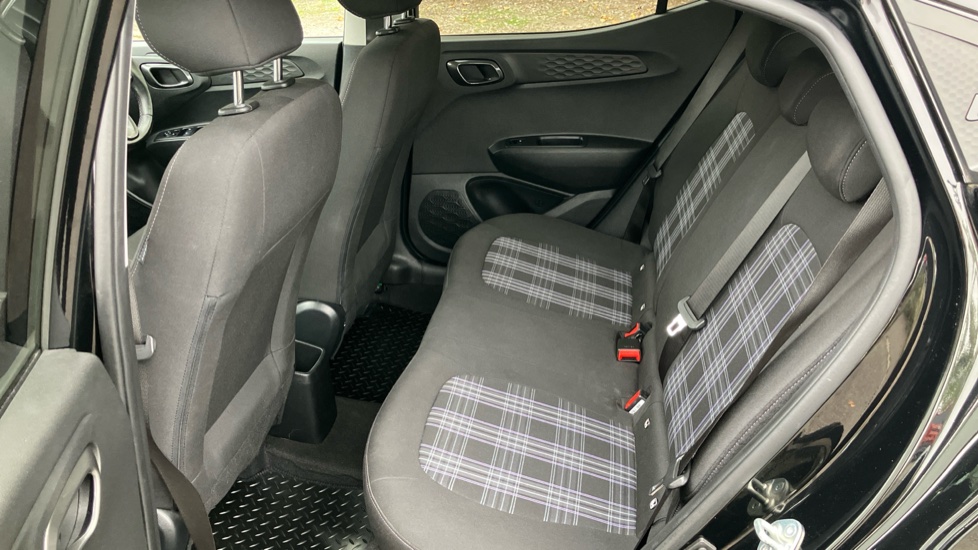 Hyundai i10 1.2 MPi Premium 5dr Auto Petrol Hatchback - Image 16