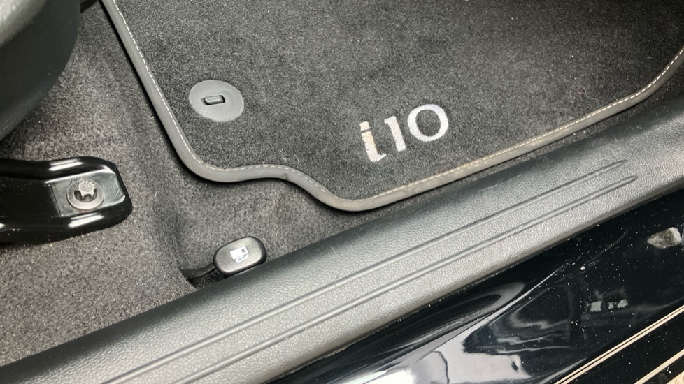 Hyundai i10 1.2 MPi Premium 5dr Auto Petrol Hatchback - Image 39
