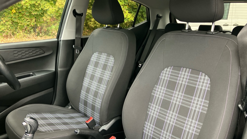Hyundai i10 1.2 MPi Premium 5dr Auto Petrol Hatchback - Image 45