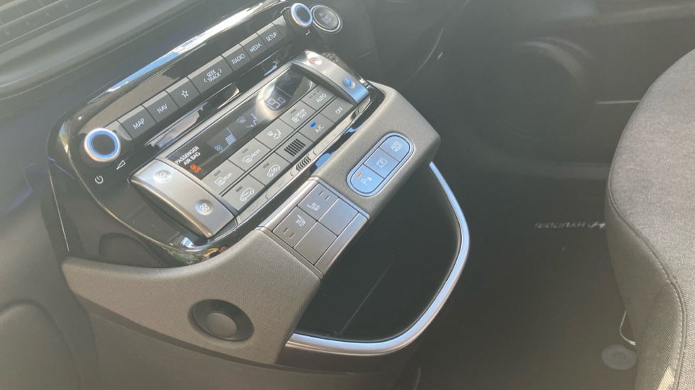 Hyundai INSTER 85kW 02 49kWh 5dr Auto Electric Hatchback - Image 13