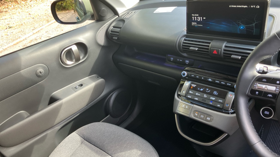 Hyundai INSTER 85kW 02 49kWh 5dr Auto Electric Hatchback - Image 14