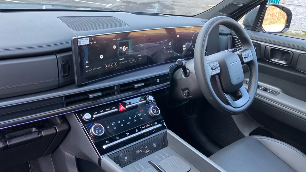 Hyundai SANTA FE 1.6 TGDi Plug-in Hybrid Calligraphy 5dr 4WD Auto Estate - Image 9