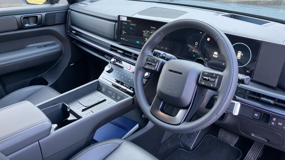 Hyundai SANTA FE 1.6 TGDi Plug-in Hybrid Calligraphy 5dr 4WD Auto Estate - Image 11