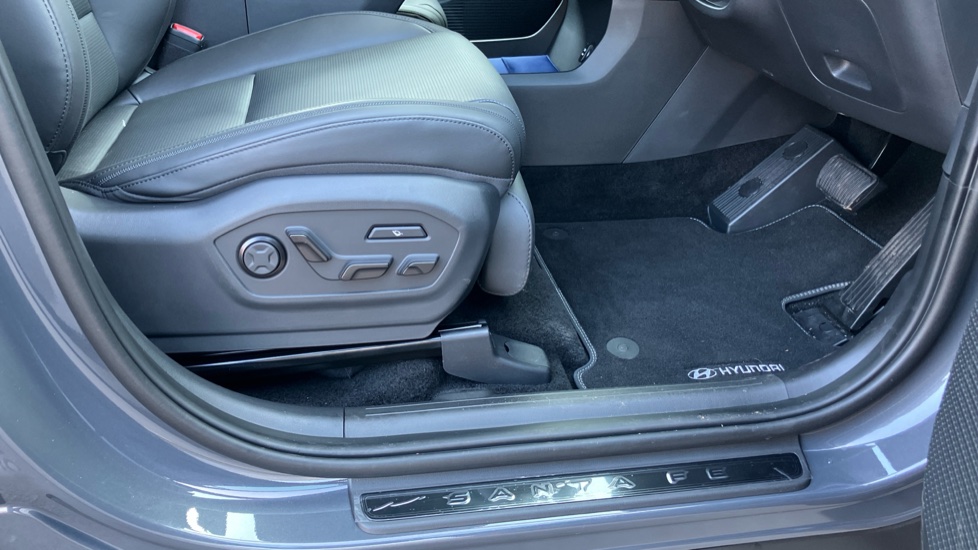 Hyundai SANTA FE 1.6 TGDi Plug-in Hybrid Calligraphy 5dr 4WD Auto Estate - Image 40