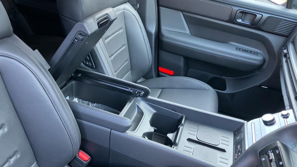 Hyundai SANTA FE 1.6 TGDi Plug-in Hybrid Calligraphy 5dr 4WD Auto Estate - Image 43