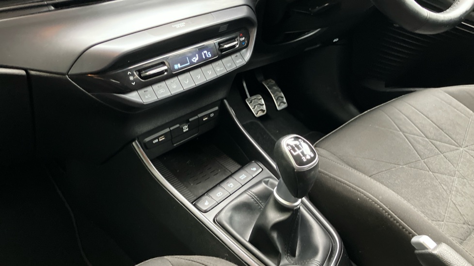 Hyundai BAYON 1.0 TGDi 48V MHEV Premium 5dr Petrol Hatchback - Image 13