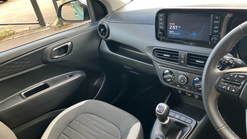 Hyundai i10 1.0 [63] Advance 5dr [Nav] Petrol Hatchback - Image 14