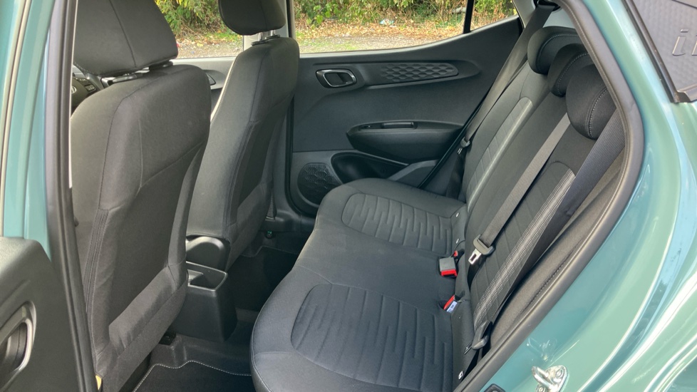 Hyundai i10 1.0 [63] Advance 5dr [Nav] Petrol Hatchback - Image 16