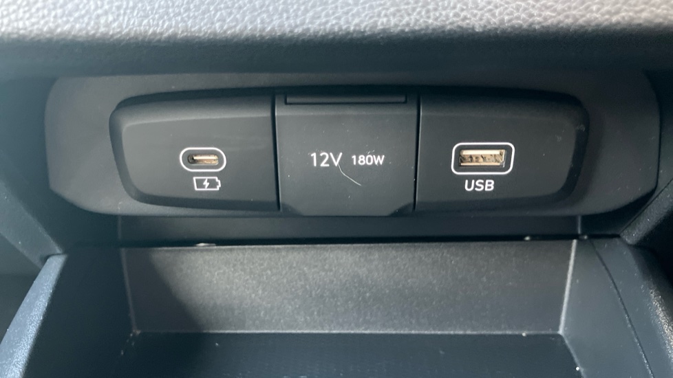 Hyundai i10 1.0 [63] Advance 5dr [Nav] Petrol Hatchback - Image 30