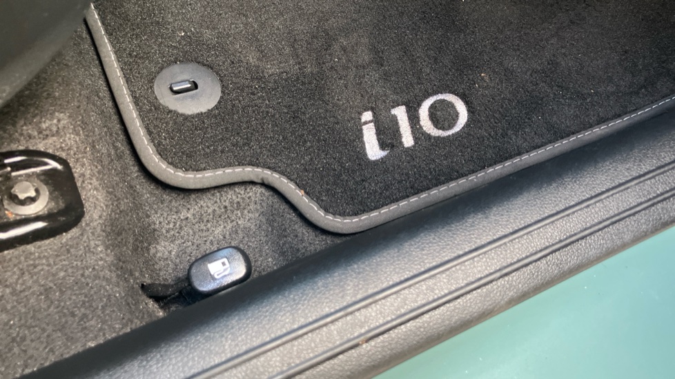Hyundai i10 1.0 [63] Advance 5dr [Nav] Petrol Hatchback - Image 40
