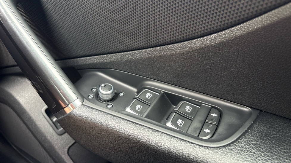 Audi Q2 35 TFSI S Line 5dr S Tronic Petrol Estate - Image 44