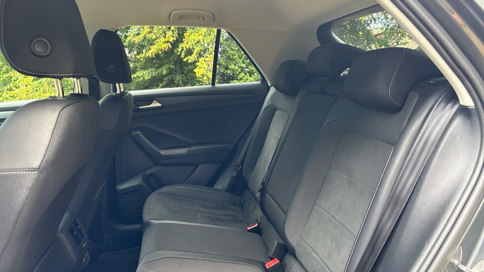 Volkswagen T-Roc 1.5 TSI Style 5dr DSG Petrol Hatchback - Image 16