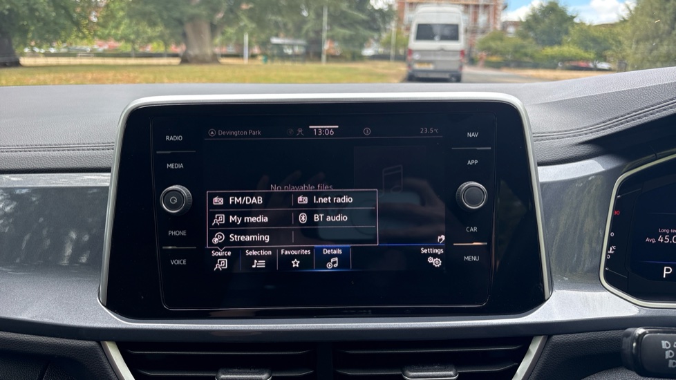 Volkswagen T-Roc 1.5 TSI Style 5dr DSG Petrol Hatchback - Image 31