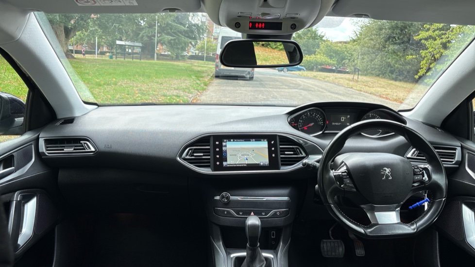 Peugeot 308 1.6 BlueHDi 120 Allure 5dr EAT6 Diesel Estate - Image 10
