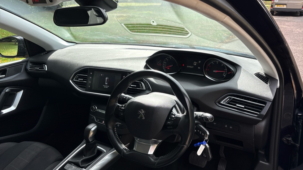 Peugeot 308 1.6 BlueHDi 120 Allure 5dr EAT6 Diesel Estate - Image 11