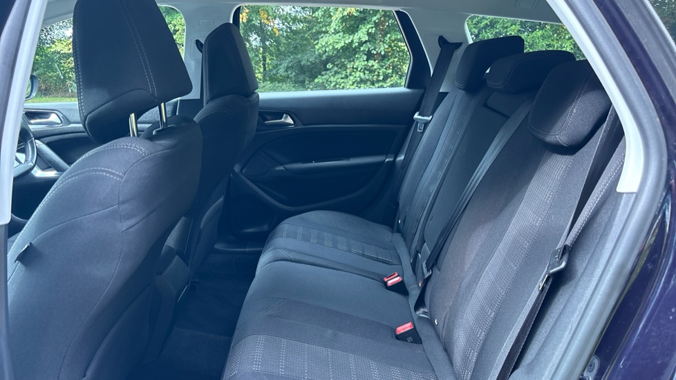 Peugeot 308 1.6 BlueHDi 120 Allure 5dr EAT6 Diesel Estate - Image 16