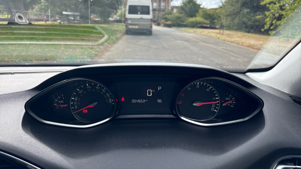 Peugeot 308 1.6 BlueHDi 120 Allure 5dr EAT6 Diesel Estate - Image 18