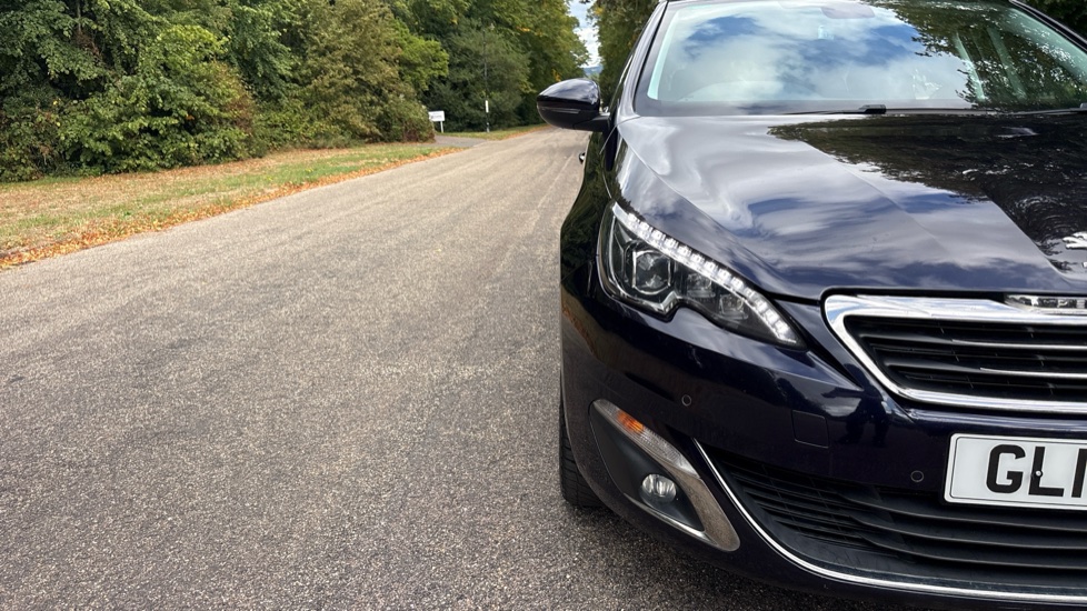 Peugeot 308 1.6 BlueHDi 120 Allure 5dr EAT6 Diesel Estate - Image 23